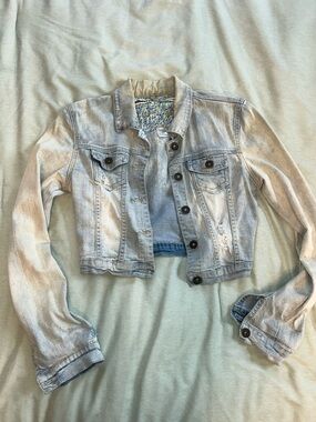Light Wash Cropped Denim Jacket - Women